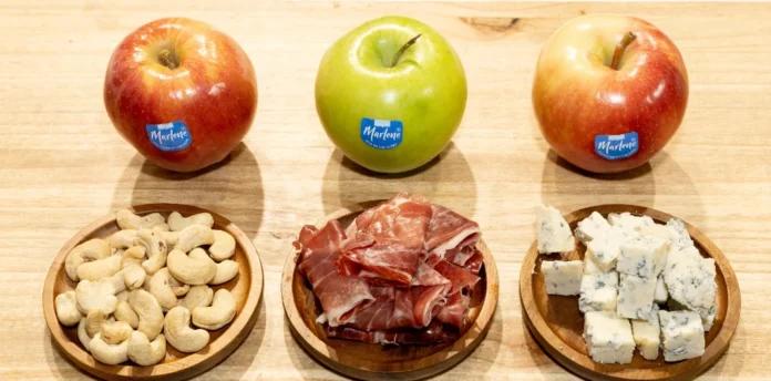Marlene® apple-shaped retail display showcasing seasonal apple varieties and pairings in European stores