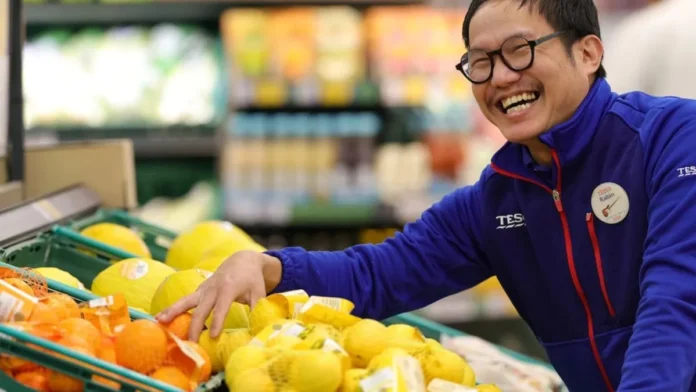 Tesco share scheme pays £134m to colleagues